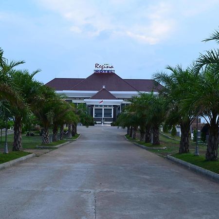 レジーナ ホテル ペマラン Pemalang エクステリア 写真